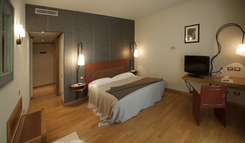 אלבה Hotel Langhe חדר תמונה